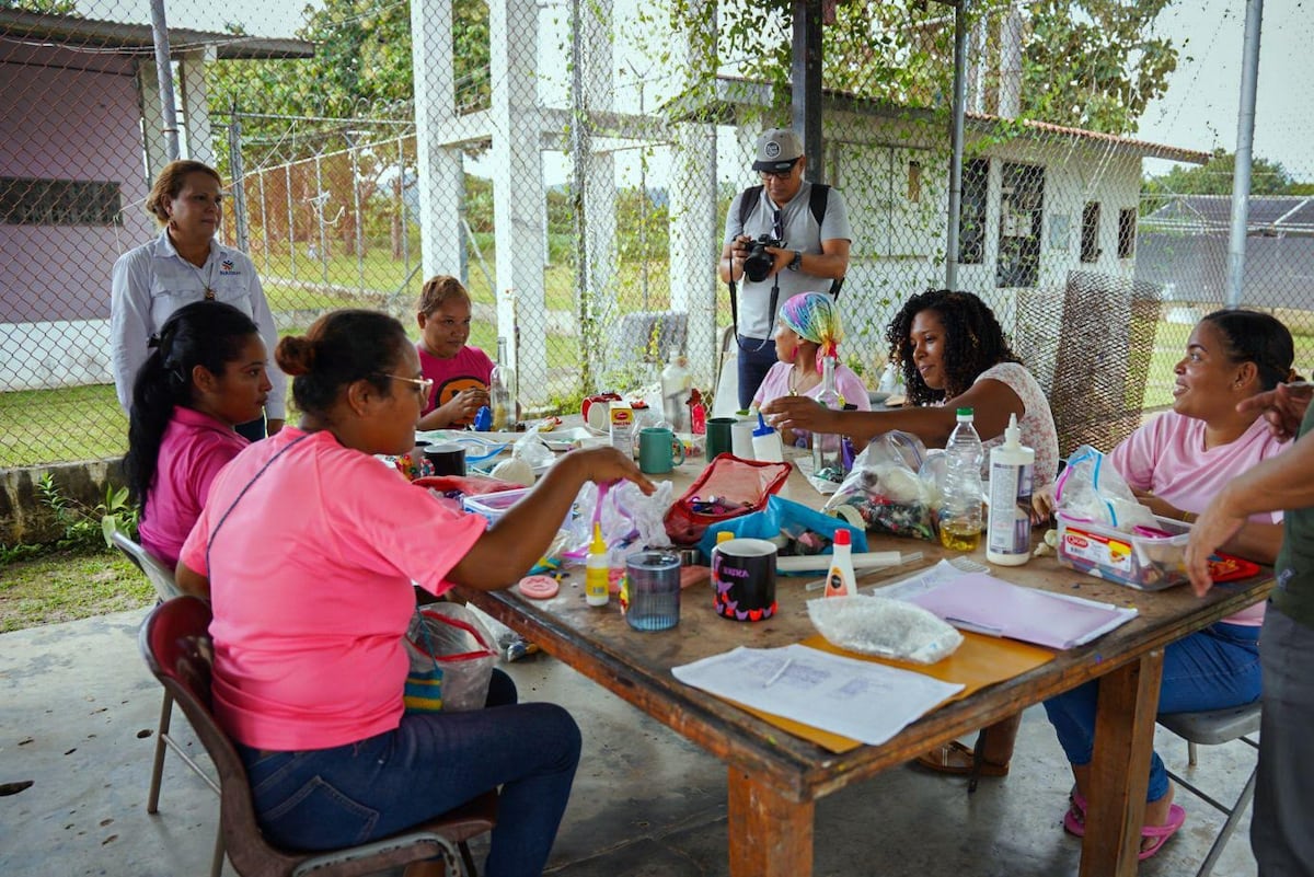 Navidad tras las rejas: Mujeres privadas de libertad de Coclé descubren su talento creativo