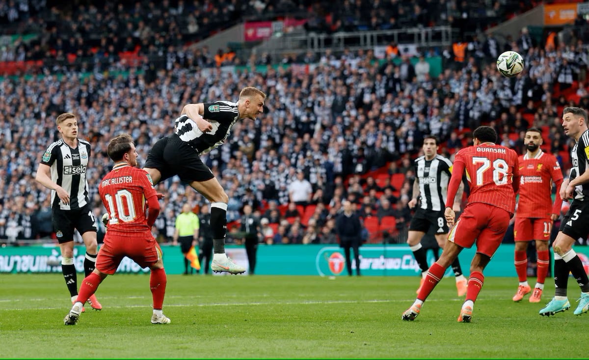 Newcastle vence al Liverpool y rompe una sequía de 70 años sin títulos