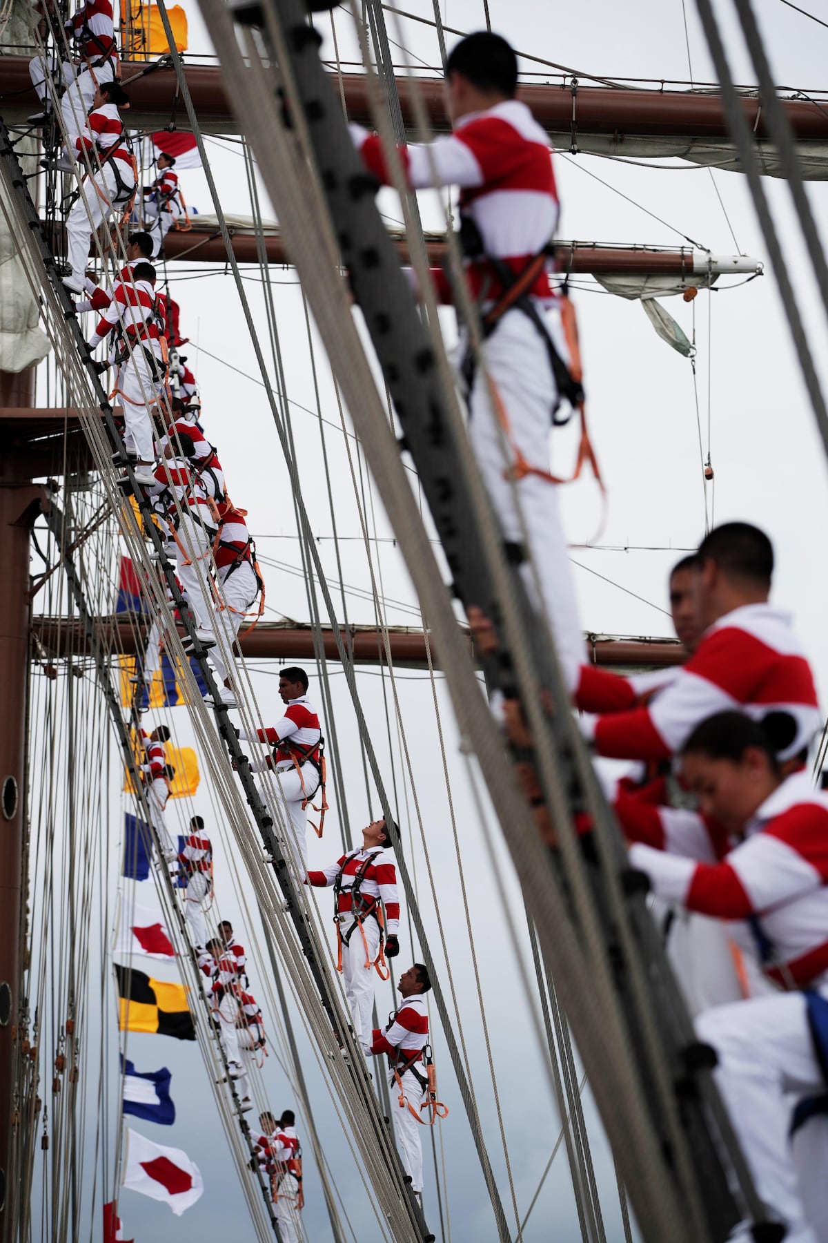 Con grandes honores reciben a buque escuela de la Marina de Guerra del Perú en Panamá