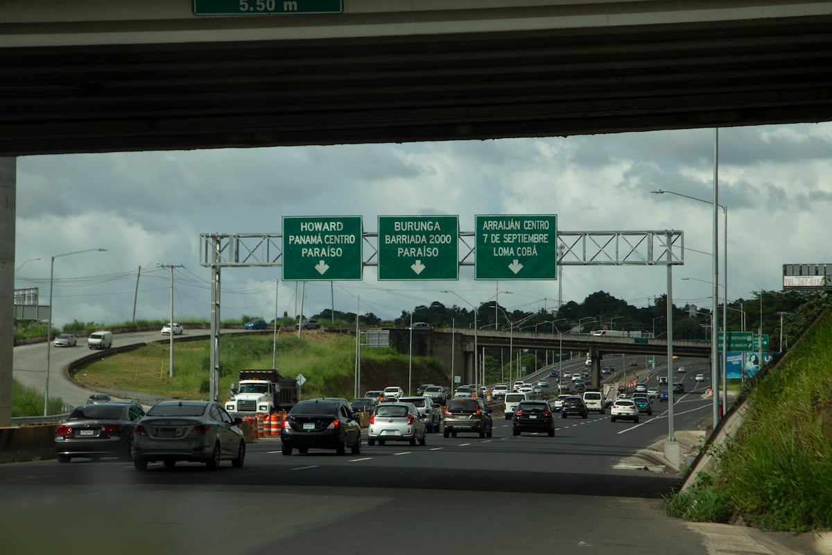 Fin de asueto: miles de vehículos retornan a la capital sin necesidad de invertir carriles