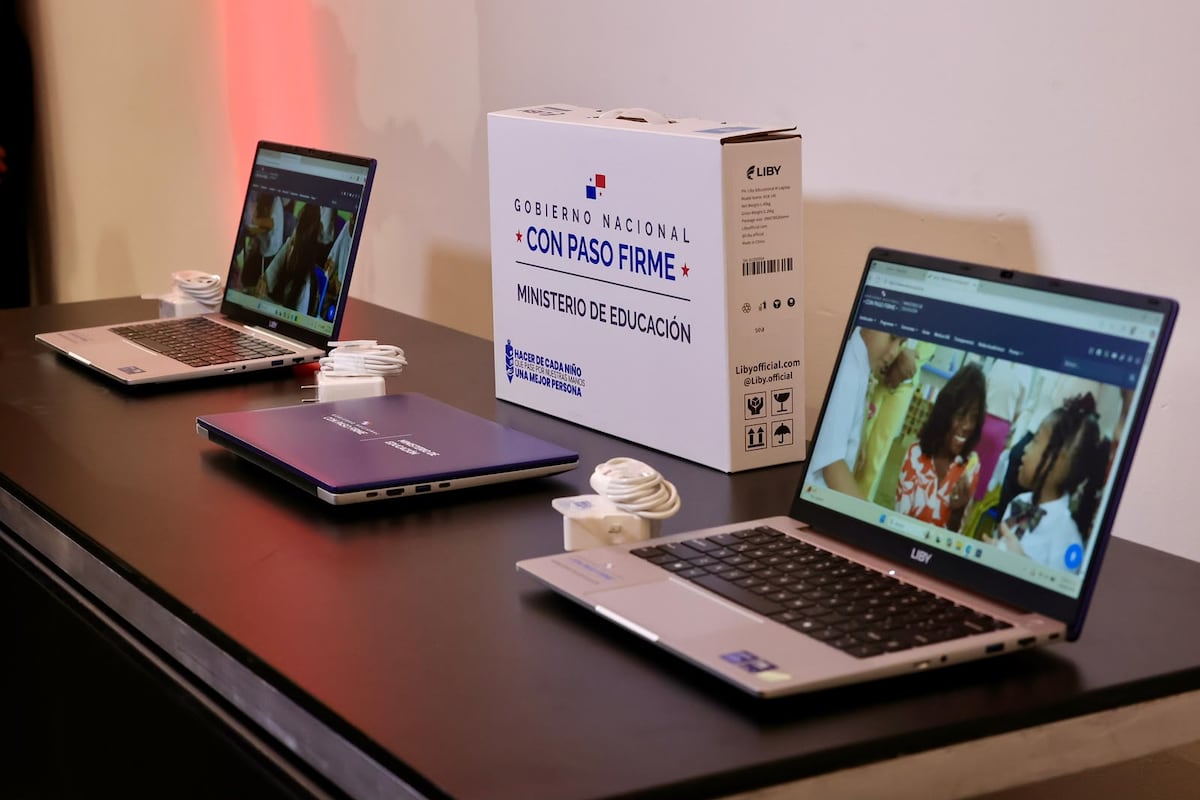 Meduca empieza a entregar 54 mil laptops con IA a docentes de todo Panamá