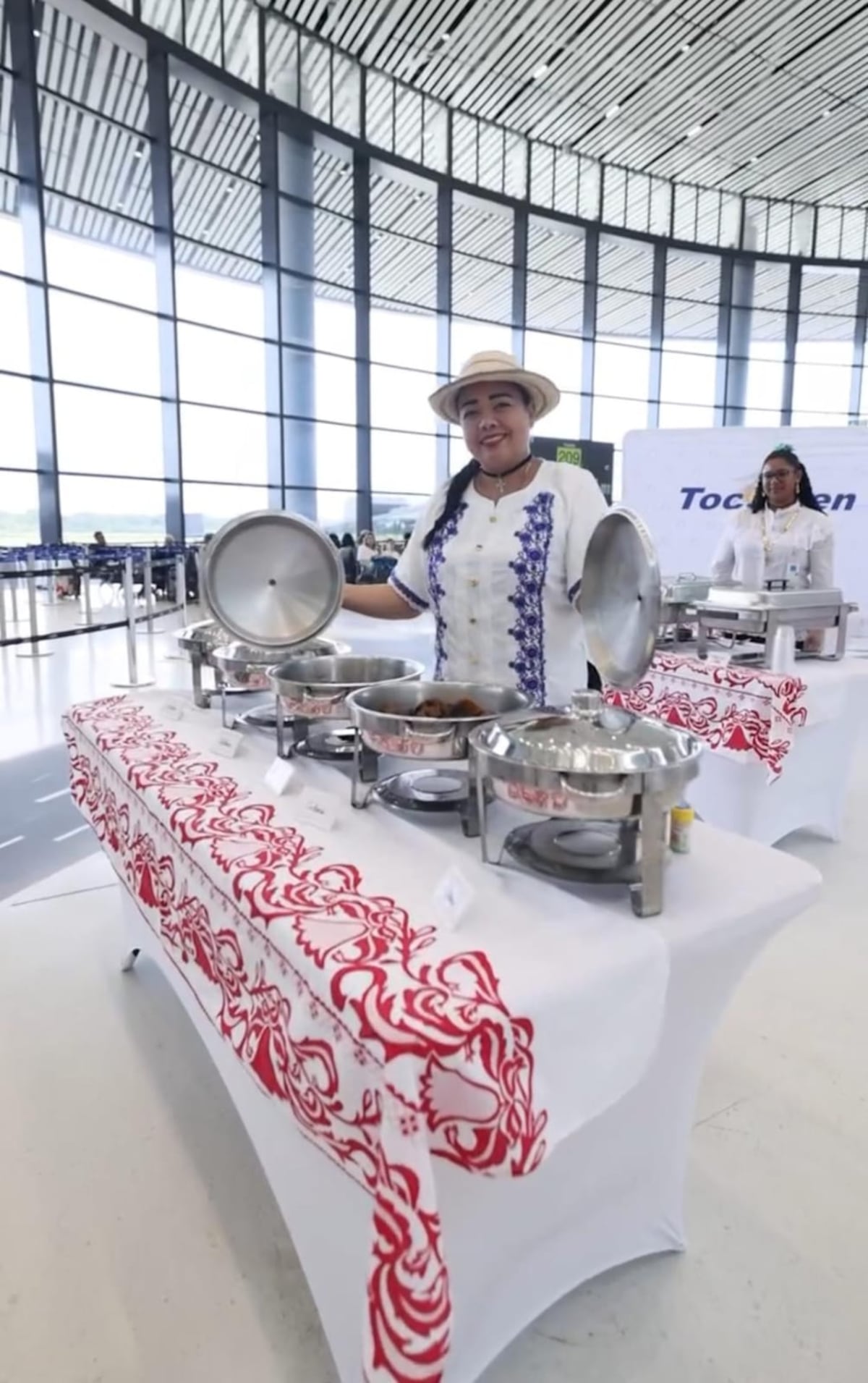 Tocumen sorprende a viajeros con degustación de platos típicos panameños