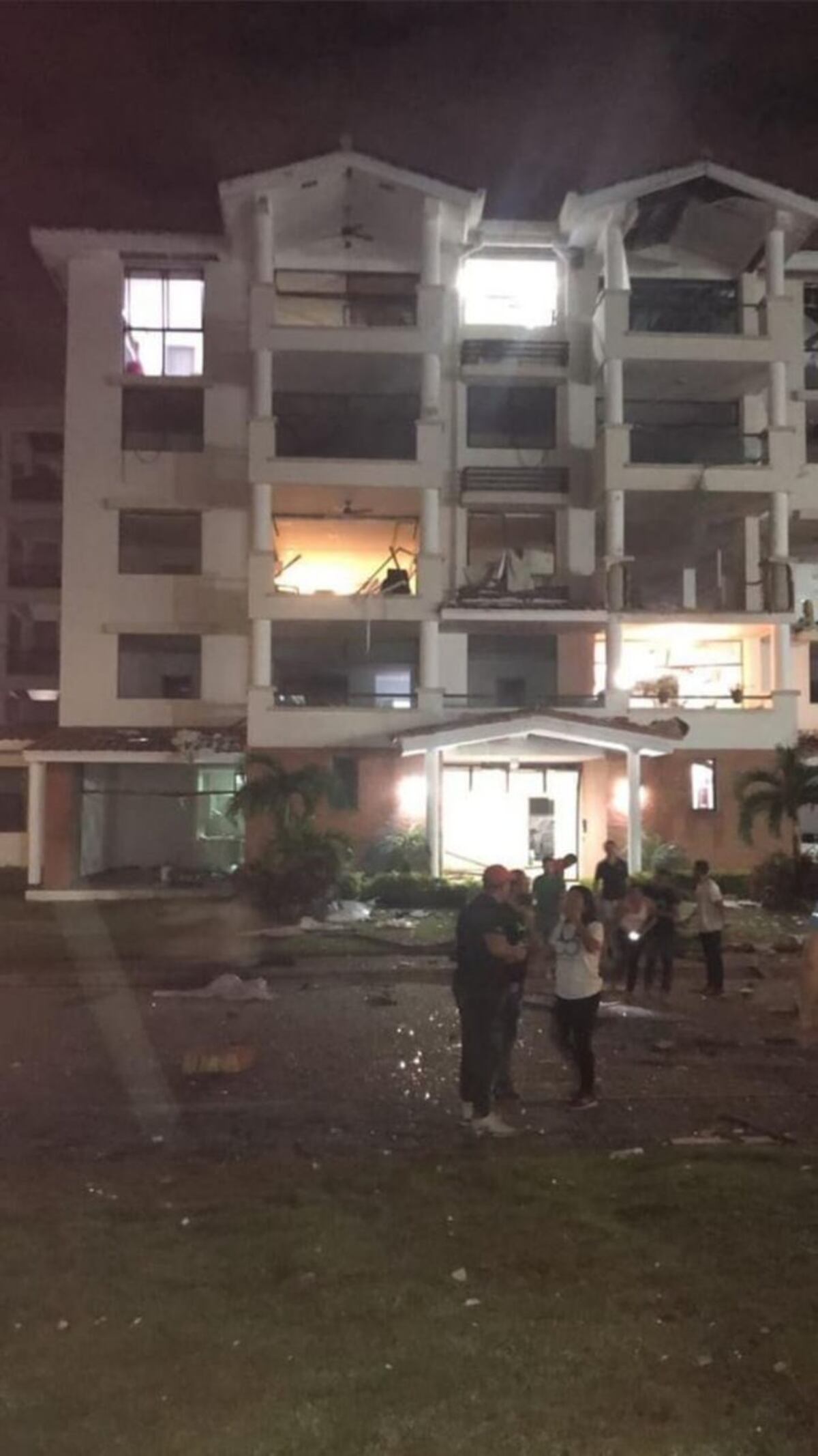 Violenta explosión sacude edificio en Costa Sur. Video