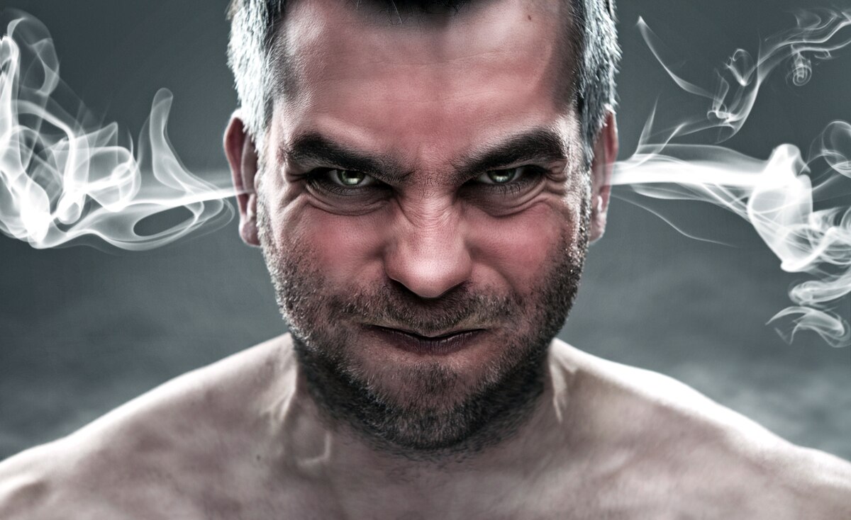 El engaño del enojo, al expresar la ira puede hacerte más agresivo
