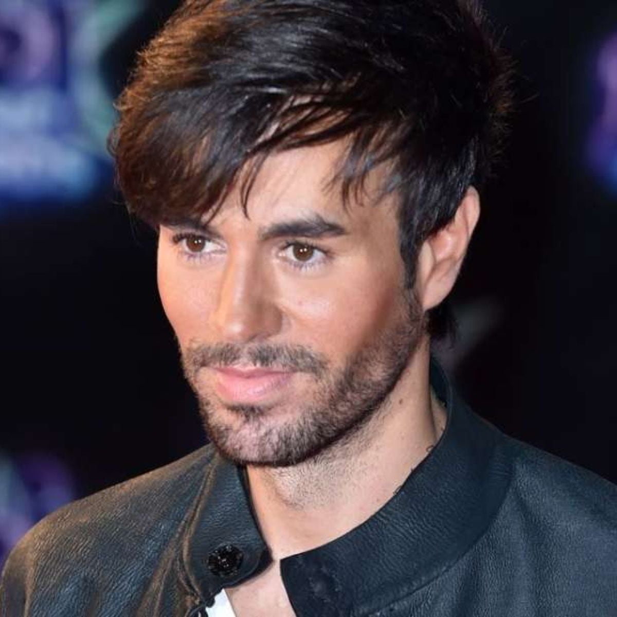 Todo un señor de las cuatro décadas y media. Enrique Iglesias, un cumpleaños al estilo cuarentena