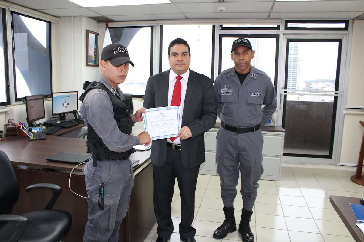 ¡Felicidades! Entregan medalla de Honor al Mérito a custodio penitenciario de La Nueva Joya 