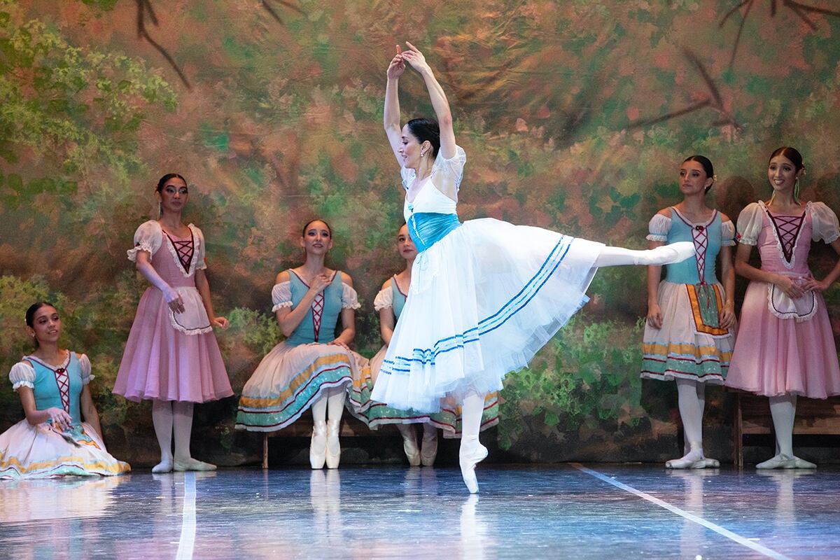 “Giselle” deslumbra en Panamá con funciones benéficas en el Teatro Nacional