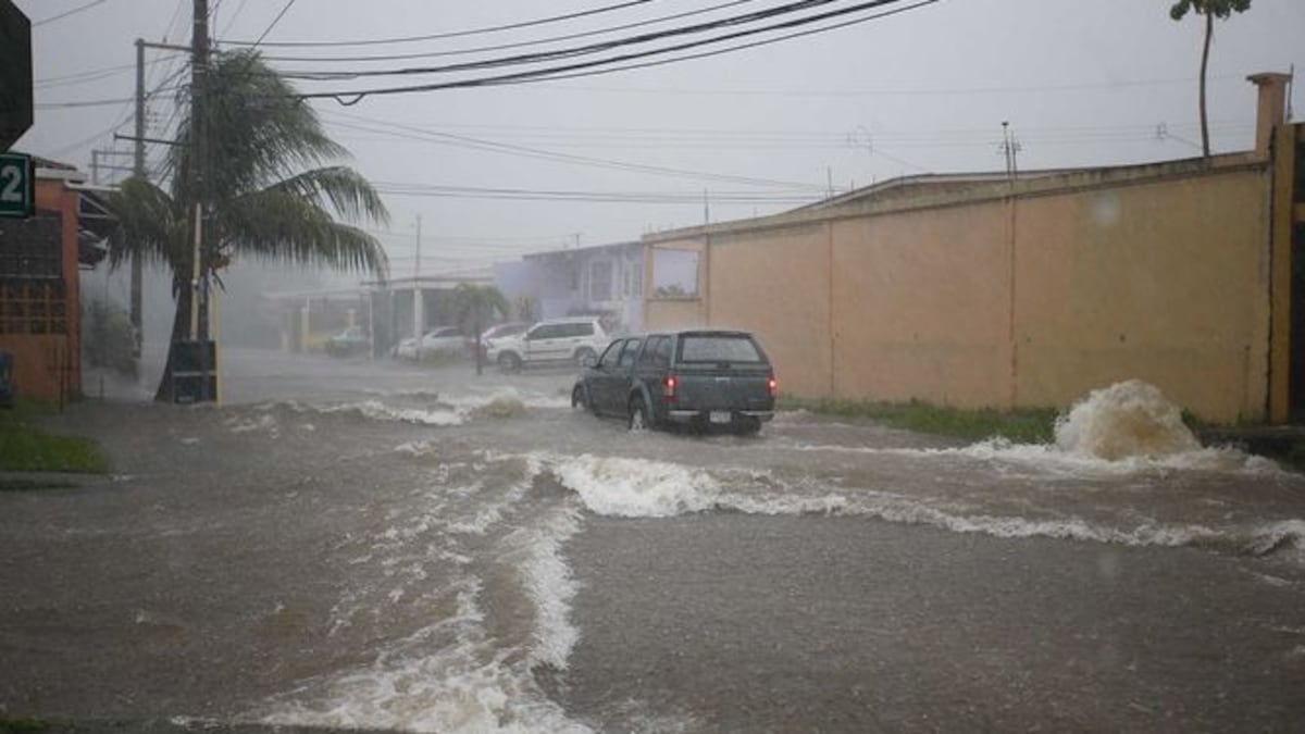 Sinaproc advierte que por la  llegada de frente frío se registrarán lluvias y oleajes