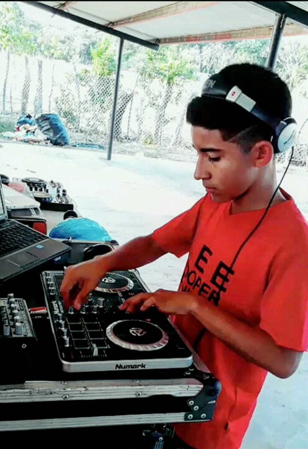 Mini Dj chiricano impresiona a Flecha. Muchos no pueden creer que a su corta edad tenga tanto potencial. Video