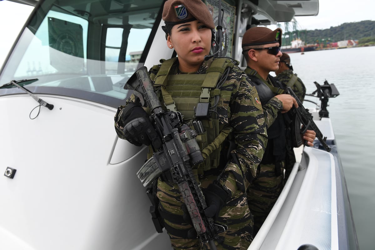 La reina del mar. Cabo Gómez es madre de tres y también caza narcos