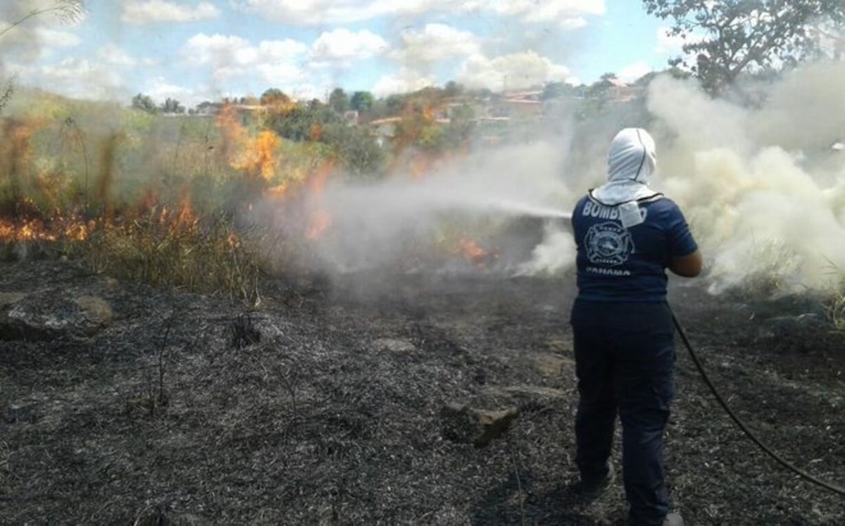 ¡AY MADRE! Bombero de Santiago se enoja