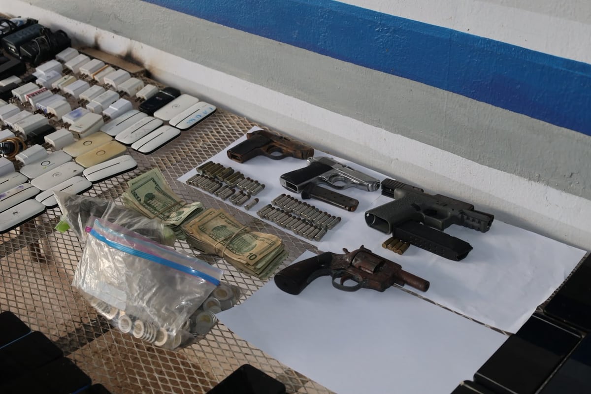 UNA METRA NO CABE EN .... Familiar señala presunta red en La Joyita: cobrarían 300 por celular y hasta 5 mil por arma +Video