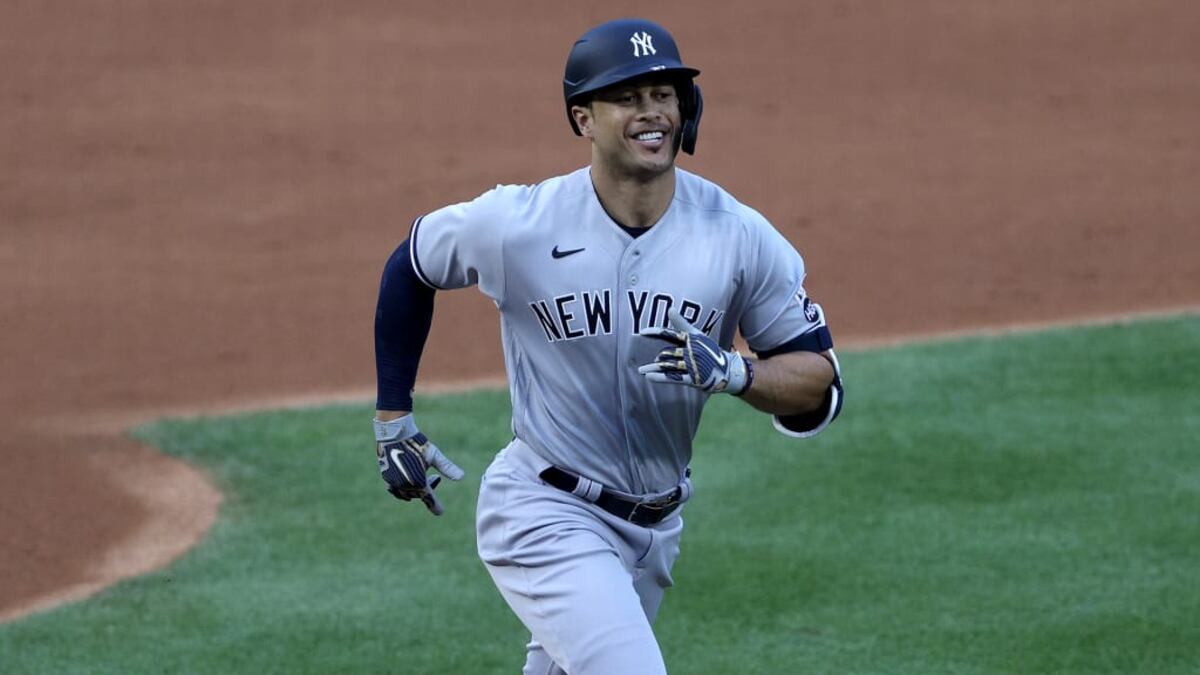 Stanton pega el primer jonrón de la temporada y los Yankees ganan por 4-1 a los Nationals 