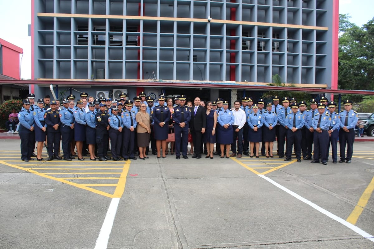 Inauguran la primera carrera universitaria para los bomberos