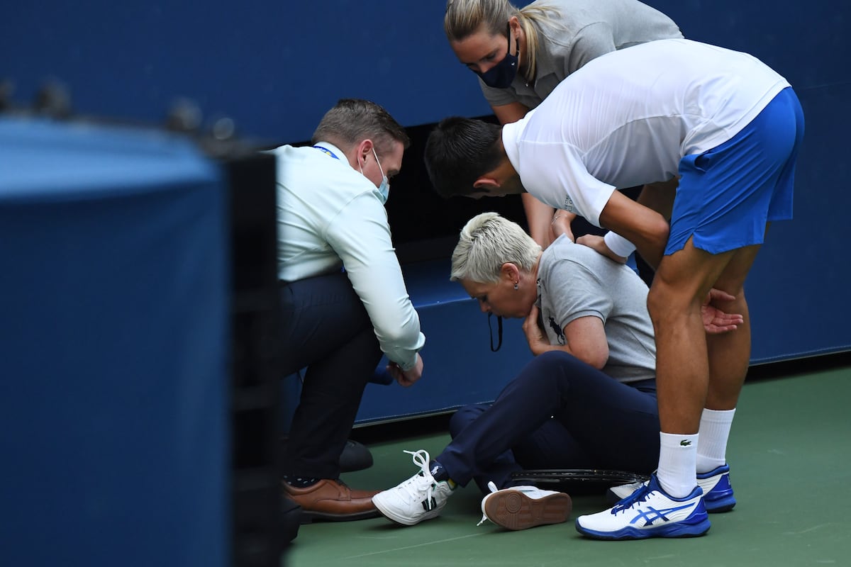 No lo vas a creer. Djokovic es expulsado del US Open por golpear a una jueza. Video