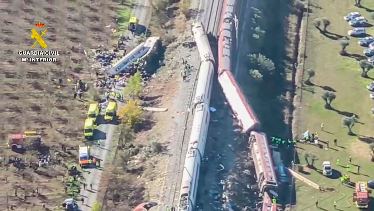 ¡Tragedia en España! Aumentan a 68 los muertos por choque de trenes y buscan más víctimas + videos