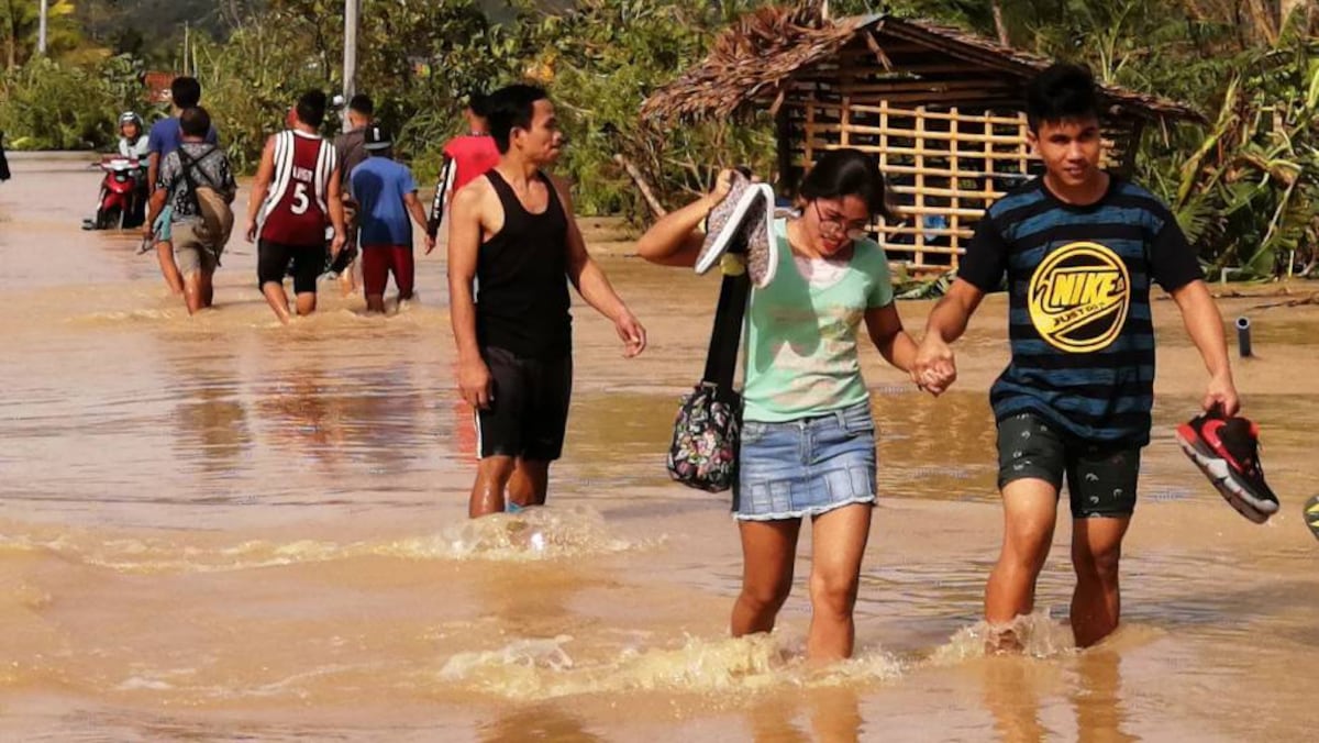 Tifón Phanfone dejó al menos 16 muertos y cientos de turistas atrapados en Filipinas