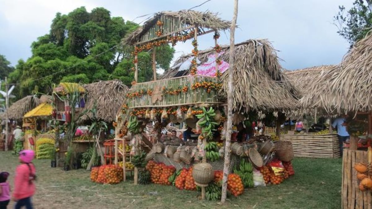 Churuquita Grande celebra la Feria de la Naranja con jugosas ofertas y folclore