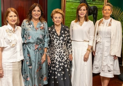 Están viendo bien: Lorena Castillo, Marta de Martinelli, Mireya Moscoso,  Yazmín de Cortizo y Maricel de Mulino se unen
