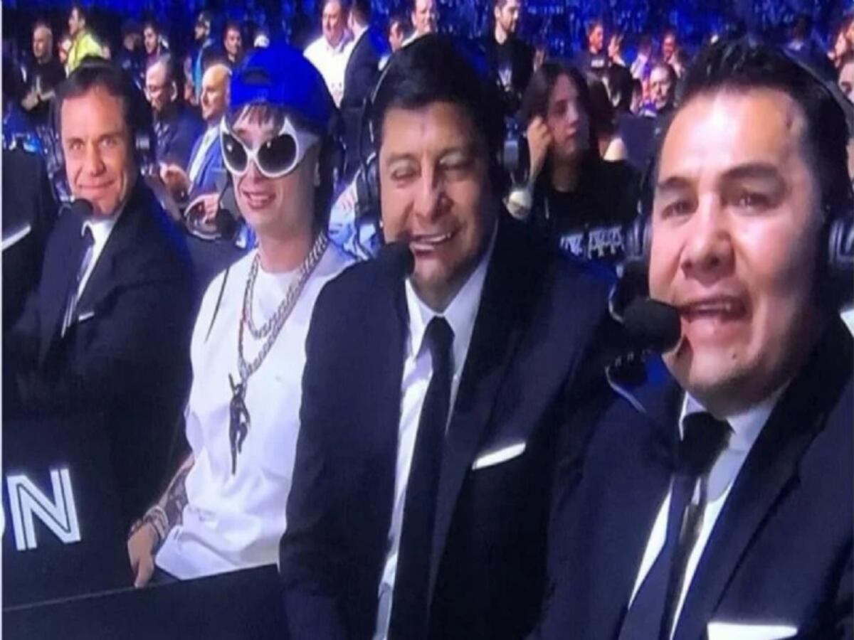 Peso Pluma debuta como comentarista en pelea del Canelo y lo critican