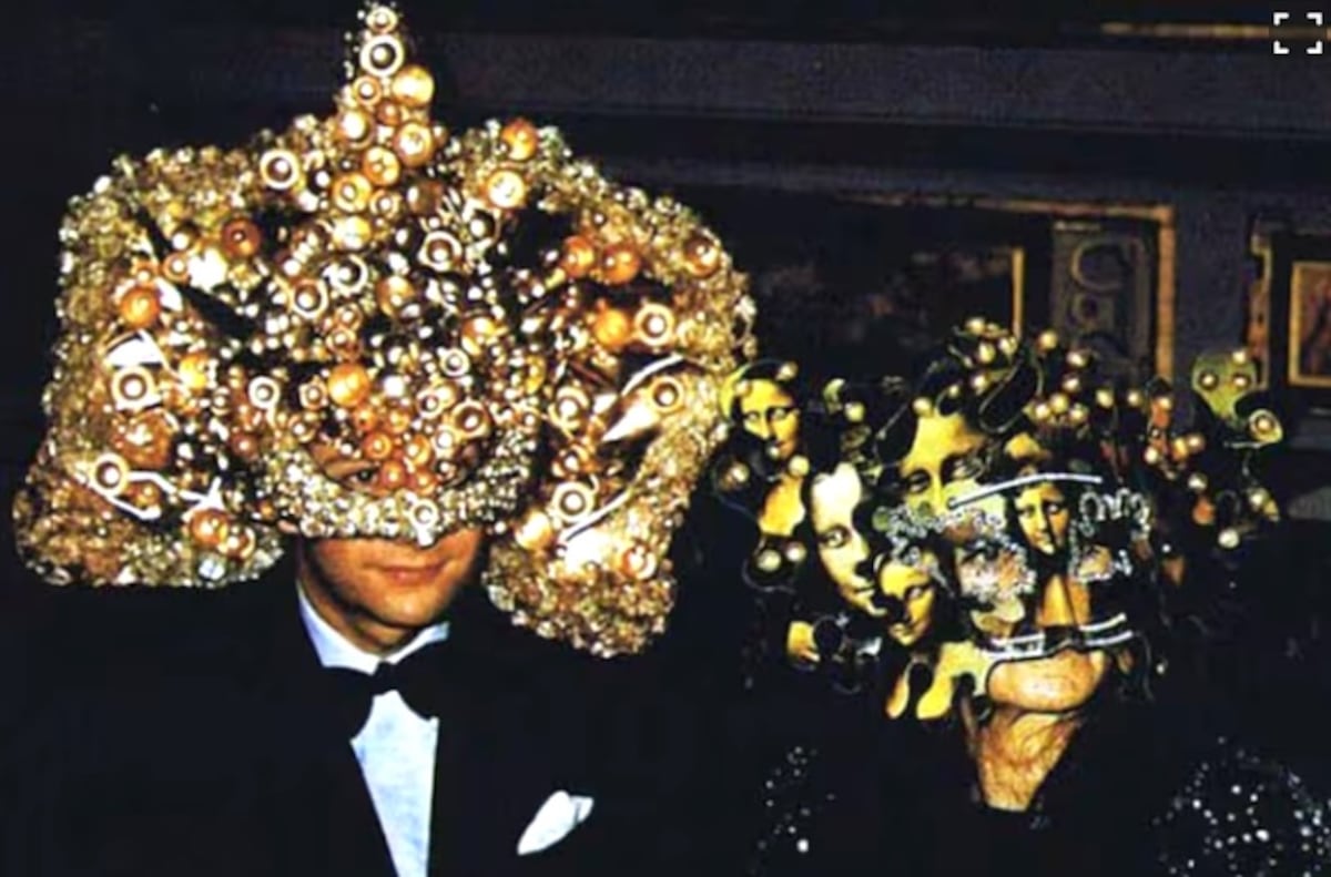 Máscaras, muñecos y misterio: la fiesta más excéntrica de los Rothschild