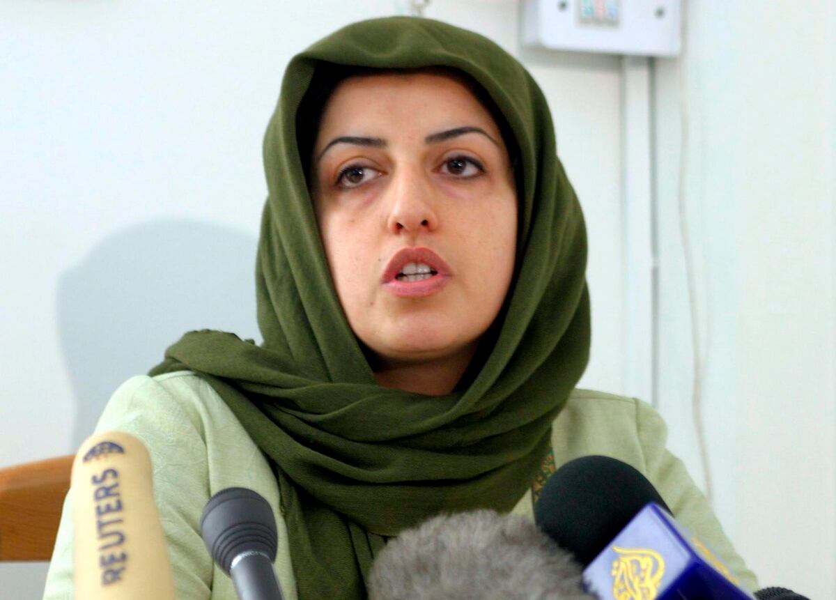 El Nobel de la Paz fue entregado a la iraní Narges Mohammadi por defender derechos de las mujeres en Irán