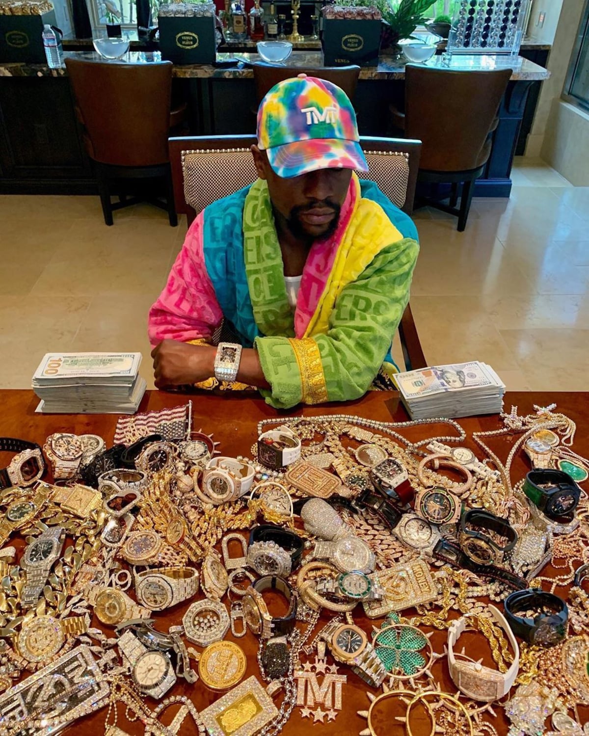 ¡El que puede, puede! Floyd Mayweather sorteó $10 mil entre sus fanáticos a través de Instagram