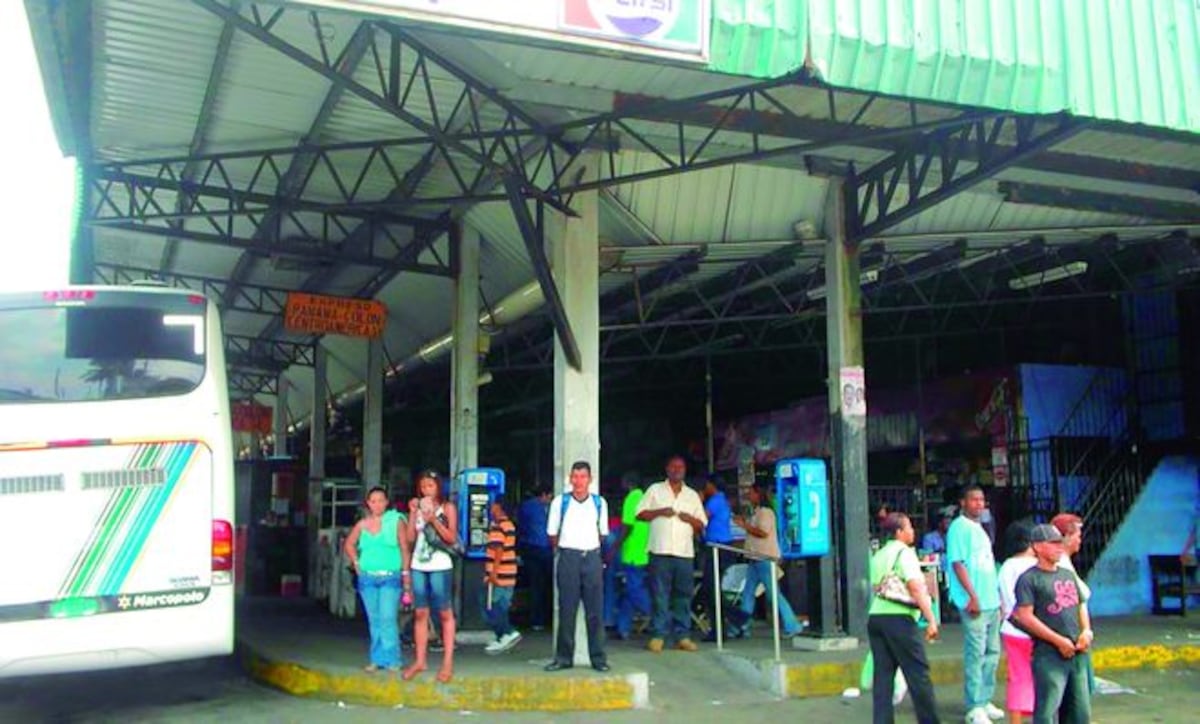 Con los pelos de punta quedaron pasajeros en la terminal de Colón tras asalto  