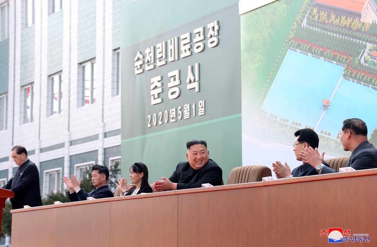 Kim Jong Un reaparece y con tremenda sonrisa