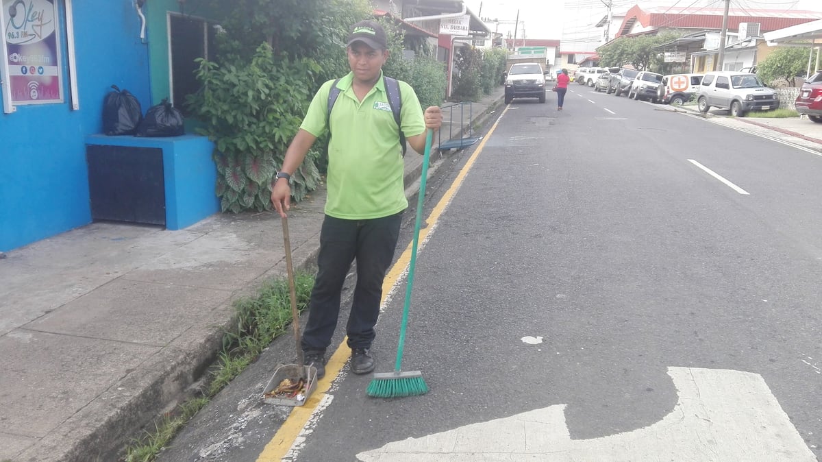 Clama por ayuda. Humilde recogedor de basura en Veraguas se pinchó con jeringuilla y no aguanta los dolores en su cuerpo | VIDEO