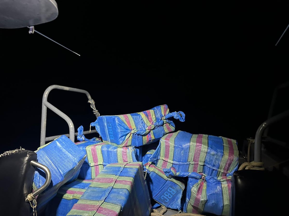 Lancha a toda velocidad no logró escapar: Incautan de presunta droga en Punta Chame 