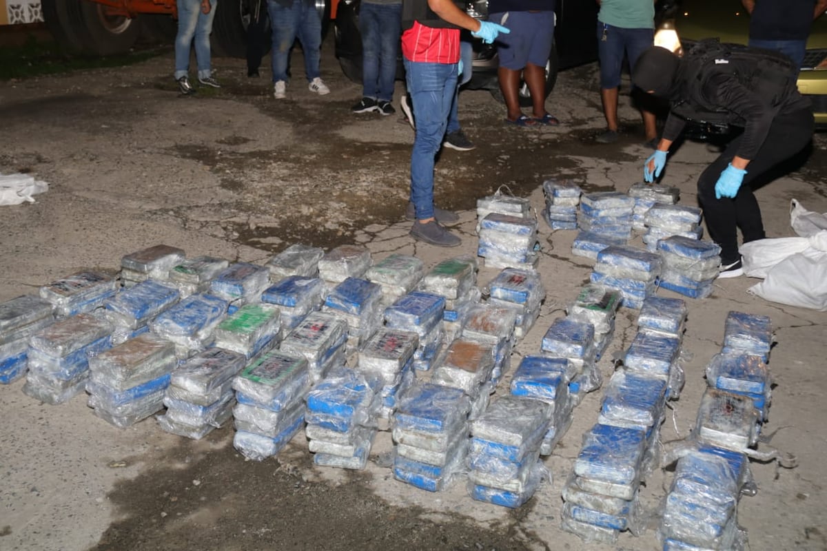 Persecución policial evita escape de nueve narcotraficantes