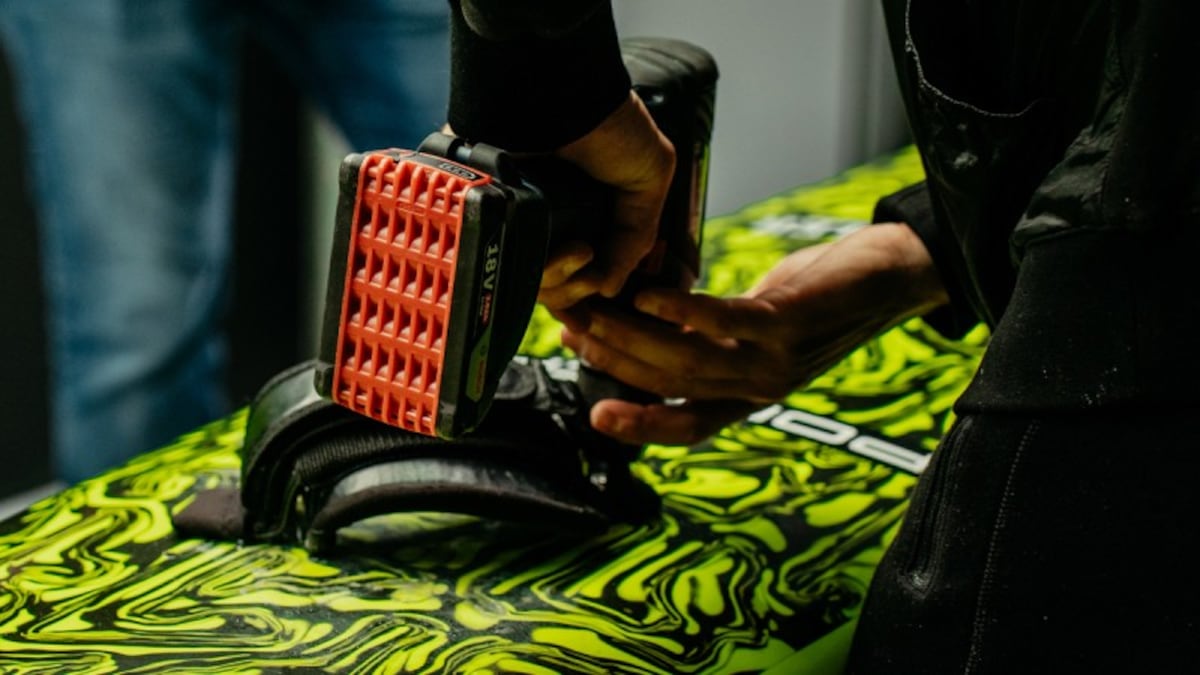 Surfista Sebastian Steudtner rompe récord con una ola colosal