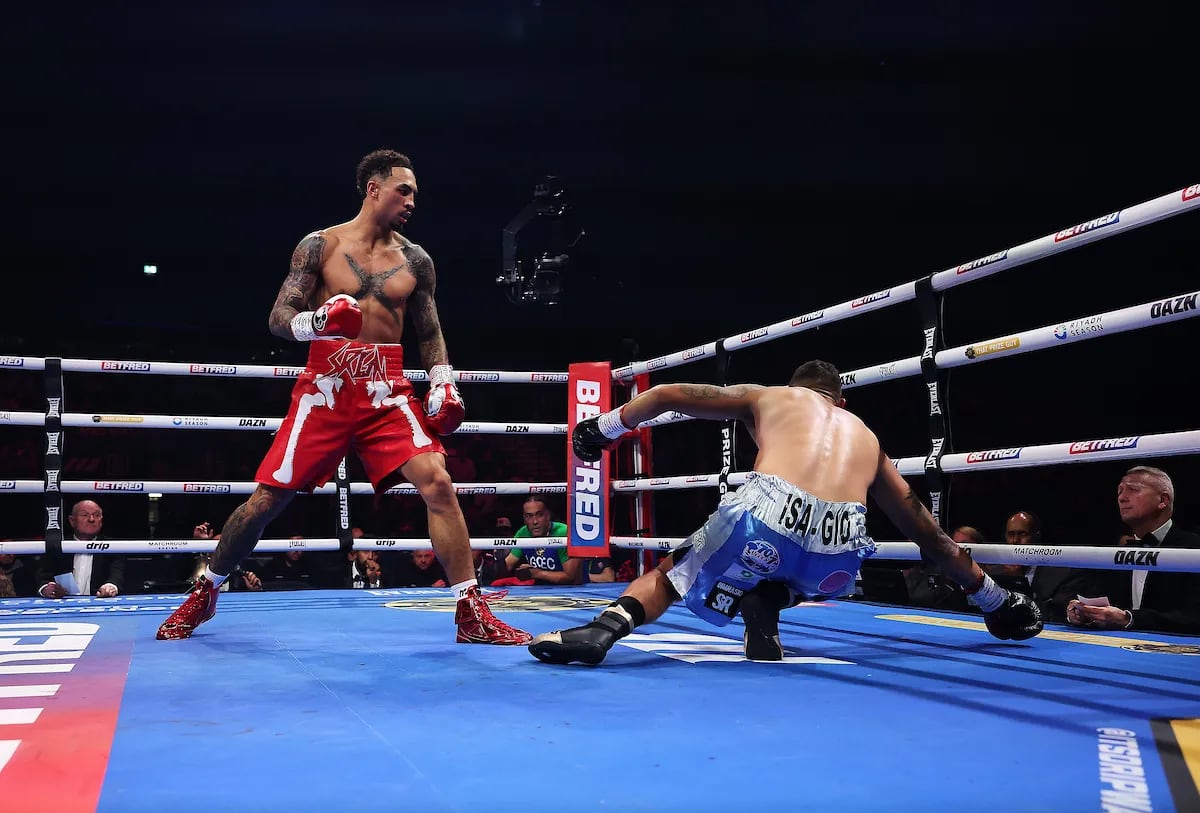 Ben Whittaker liquida en segundos y apunta a Nueva York