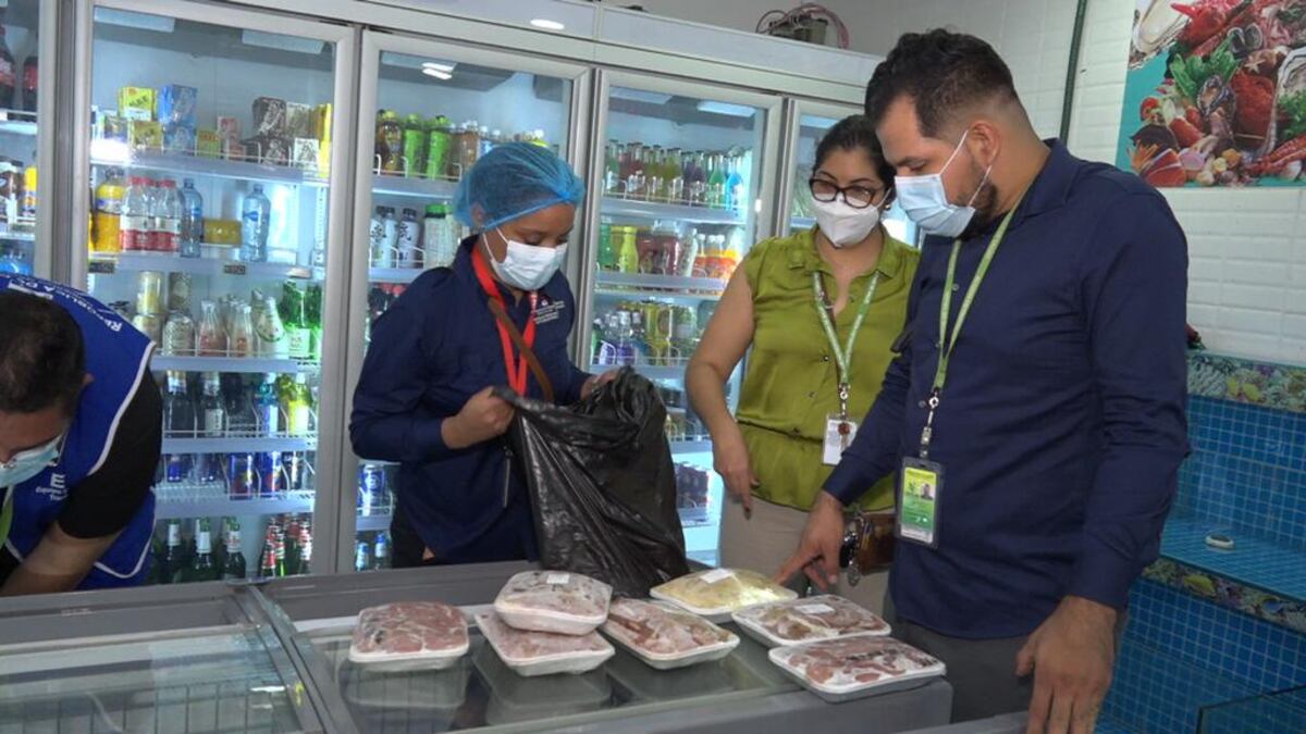 Minsa decomisa carnes de dudosa procedencia en locales en Condado de Rey, fueron citados