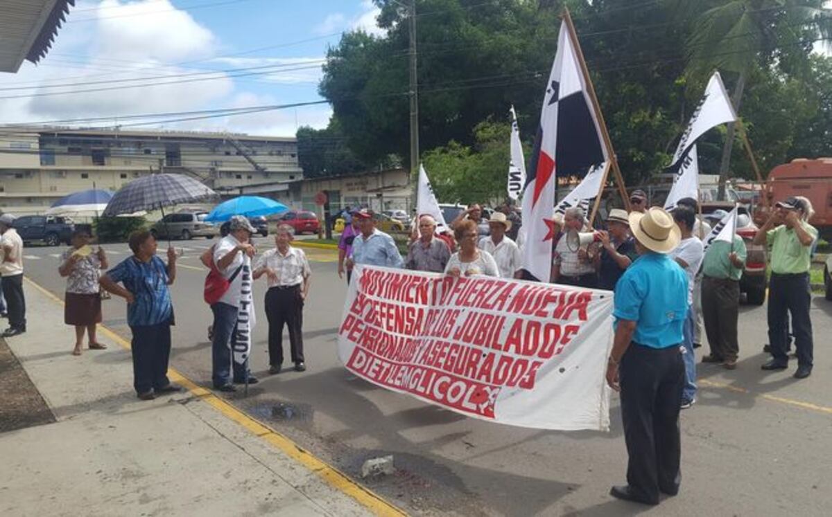 Jubilados protestan en Chiriquí por los décimos 