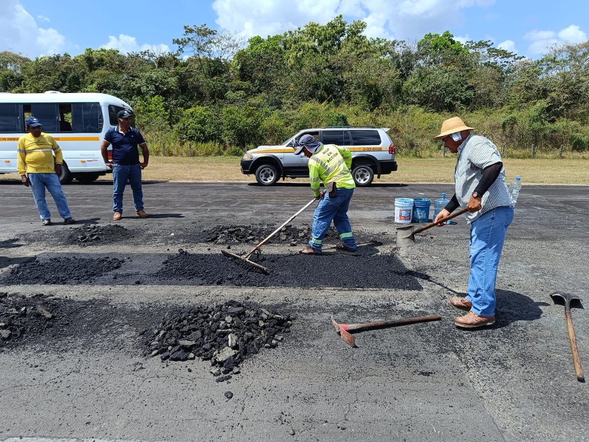 Reparación de carreteras en Veraguas tras las inundaciones