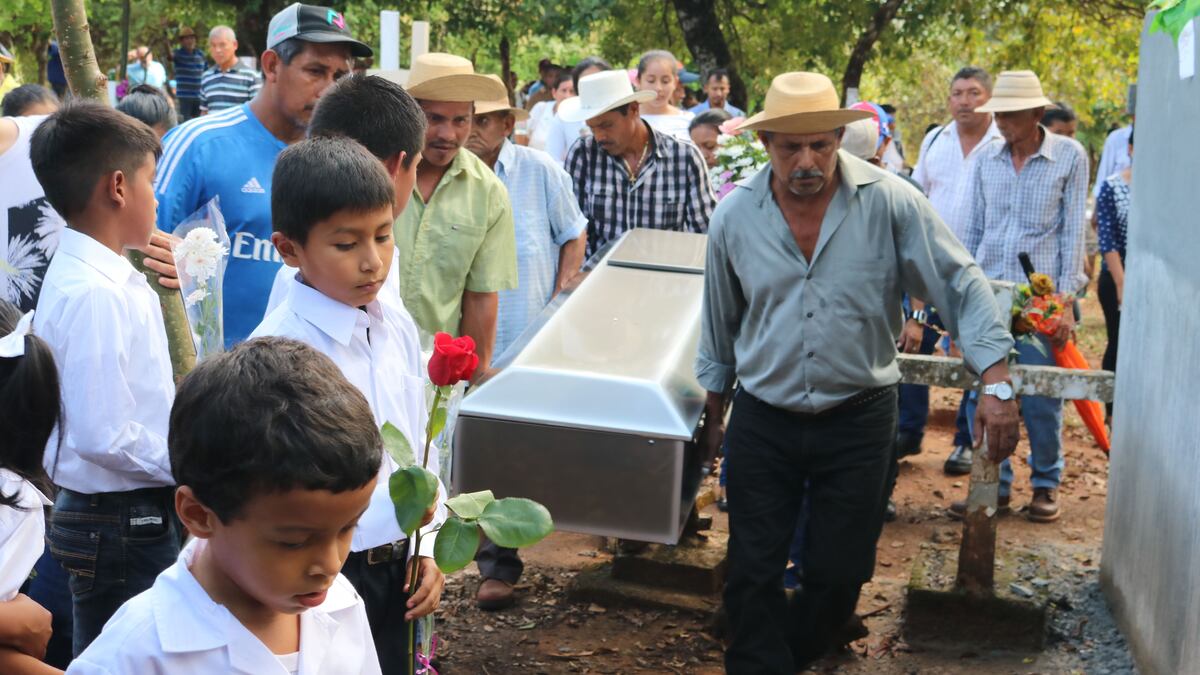 ¡Doloroso! Dan último adiós a pequeña de 10 años asesinada en Veraguas