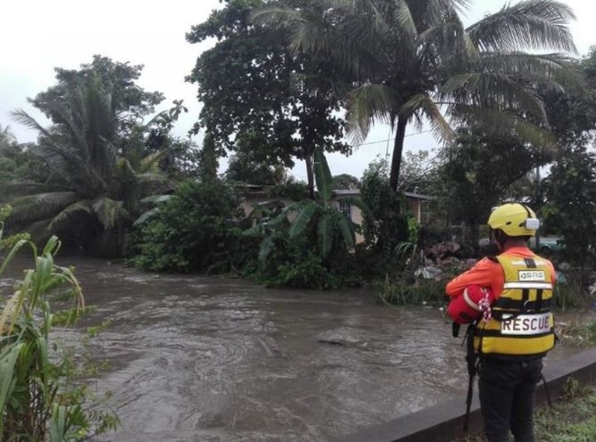 Director de Sinaproc inspecciona áreas de Panamá Viejo afectadas por la lluvia