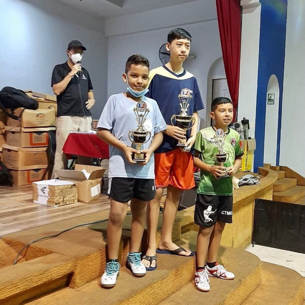 Nuevo campeón de tenis de mesa solo tiene 11 años, Evans Bairnals