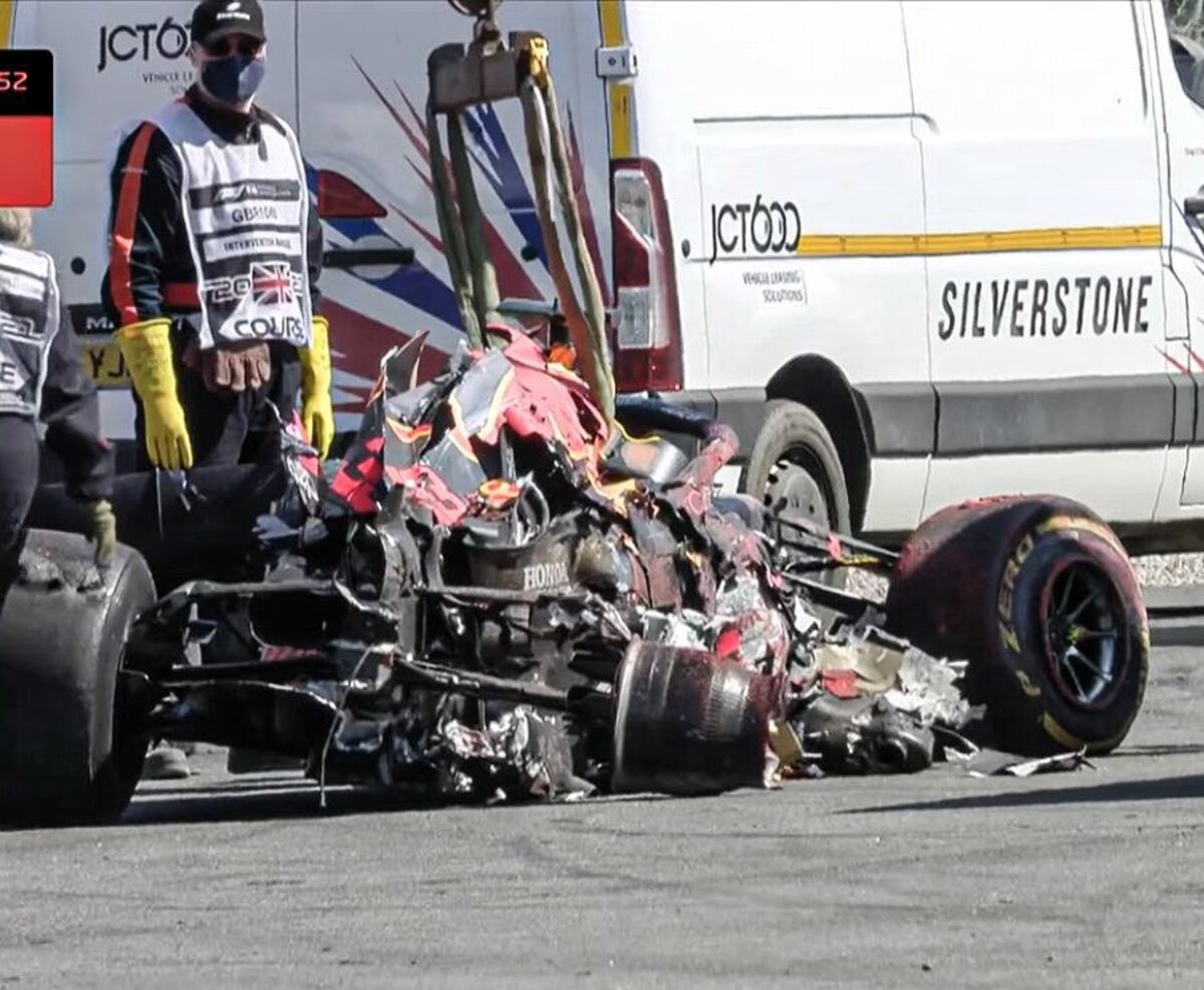 Verstappen se estrella y abandona el Gran Premio de Gran Bretaña | Video