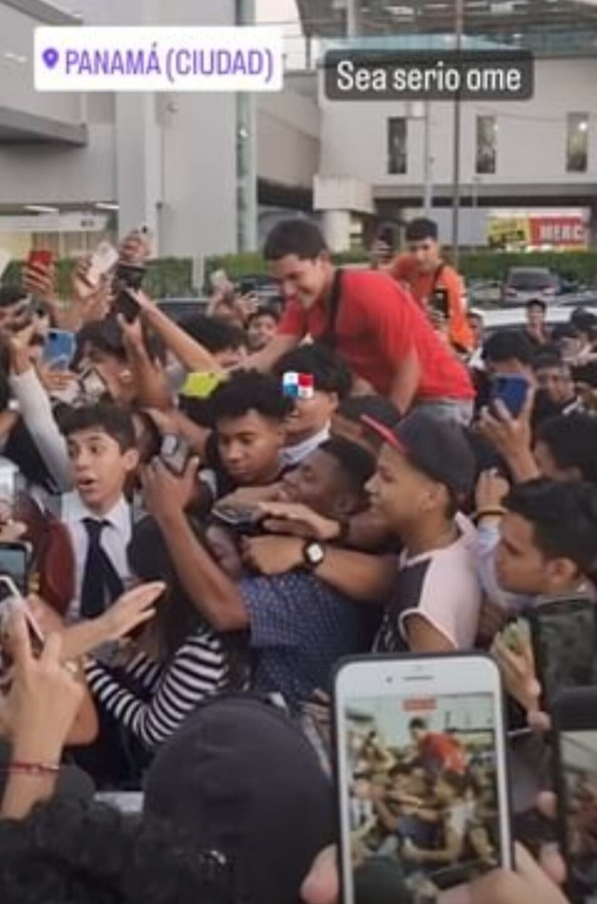 Fans enloquecen. Tiktoker ‘Qué bendición’ causa despelote en Panamá