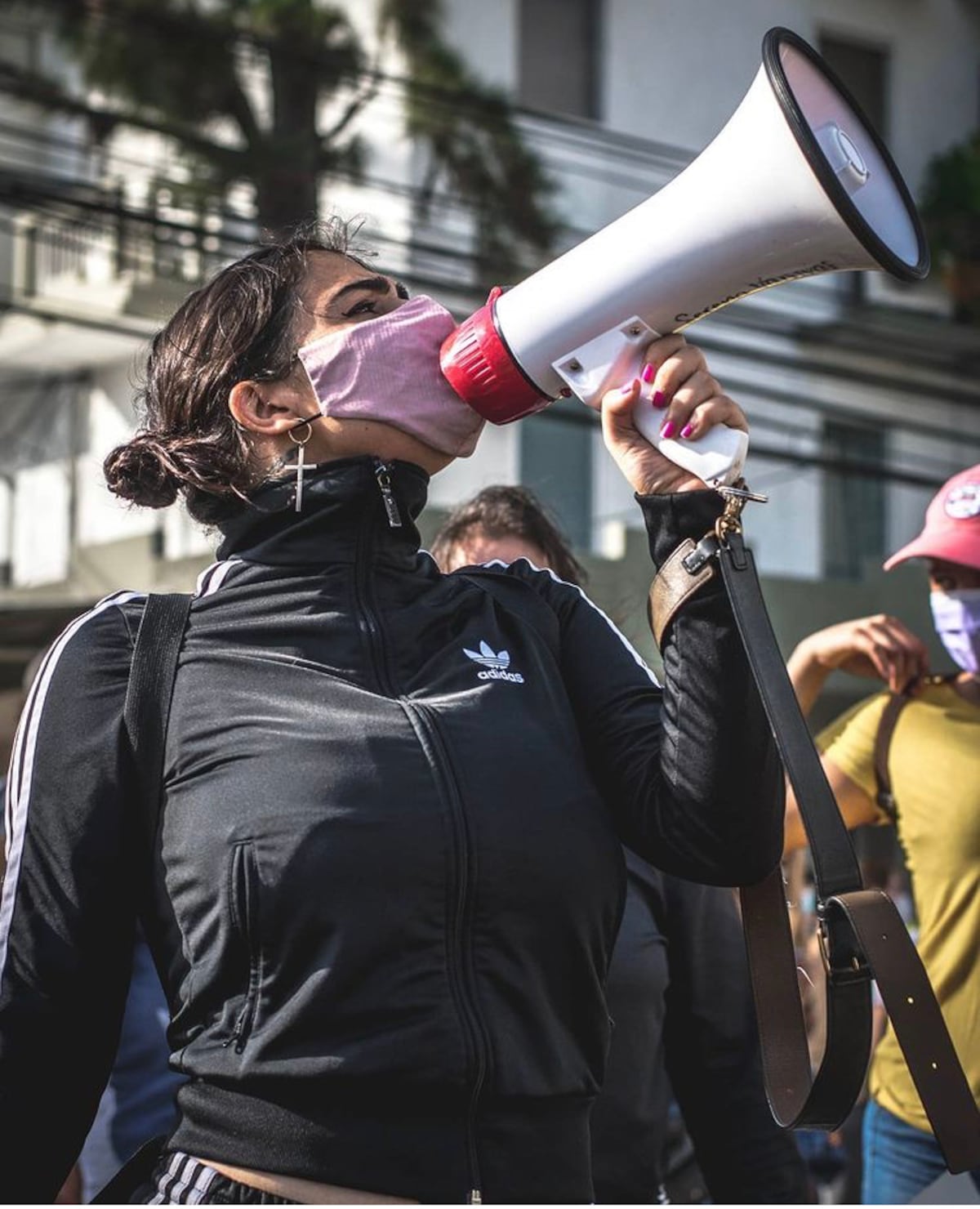 Va a la acción. Serena Vamvas, una joven que lucha por sus ideales y no se queda callada