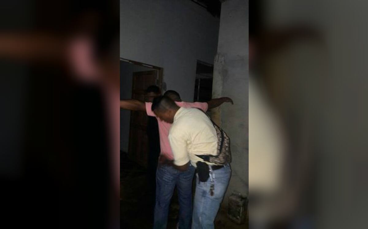 ¡LO CAPTURAN! Hombre que amenazó con machete a vendedores de limones 