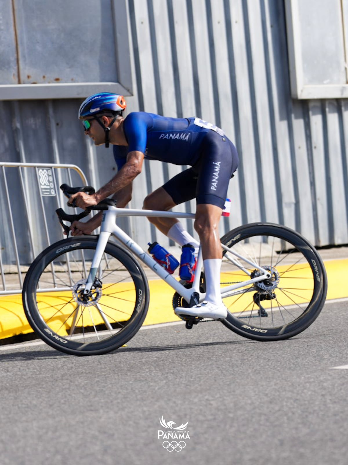 Roberto González sube al podio en Santo Domingo