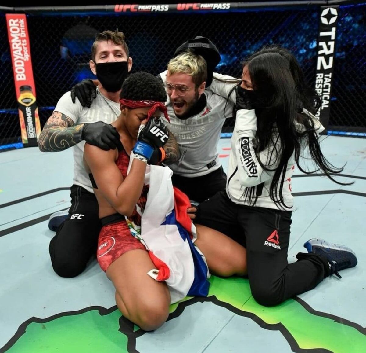 Panameña triunfa en Emiratos Árabes.  ‘La Pantera’ venció a la china en su debut en la UFC. Video