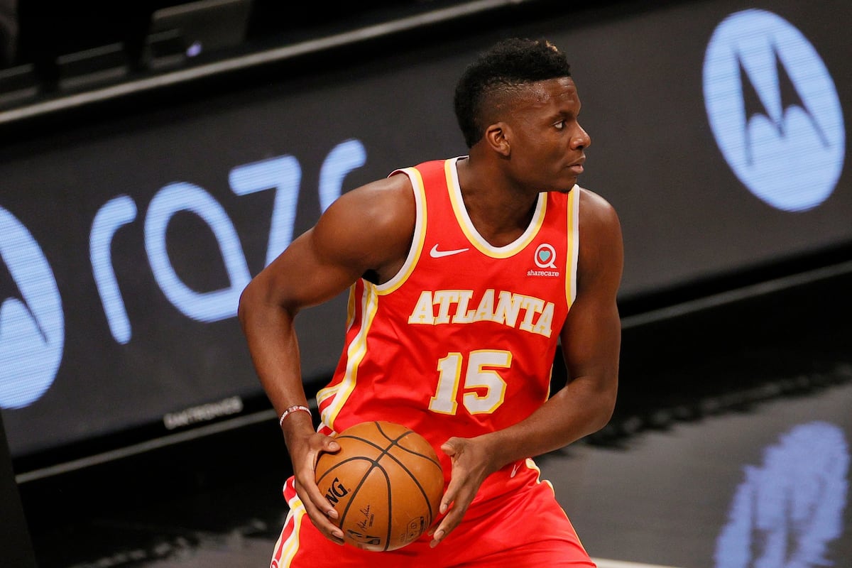 Lesión de Capela es un golpe para los Hawks en la carrera por los playoffs