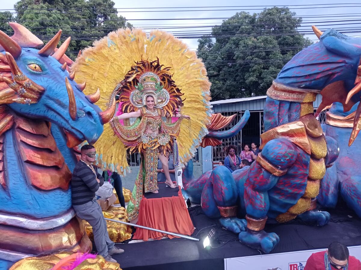 Si Ghana tiene su príncipe, Panamá tiene un faraón. Panameño triunfa en carnaval de Honduras