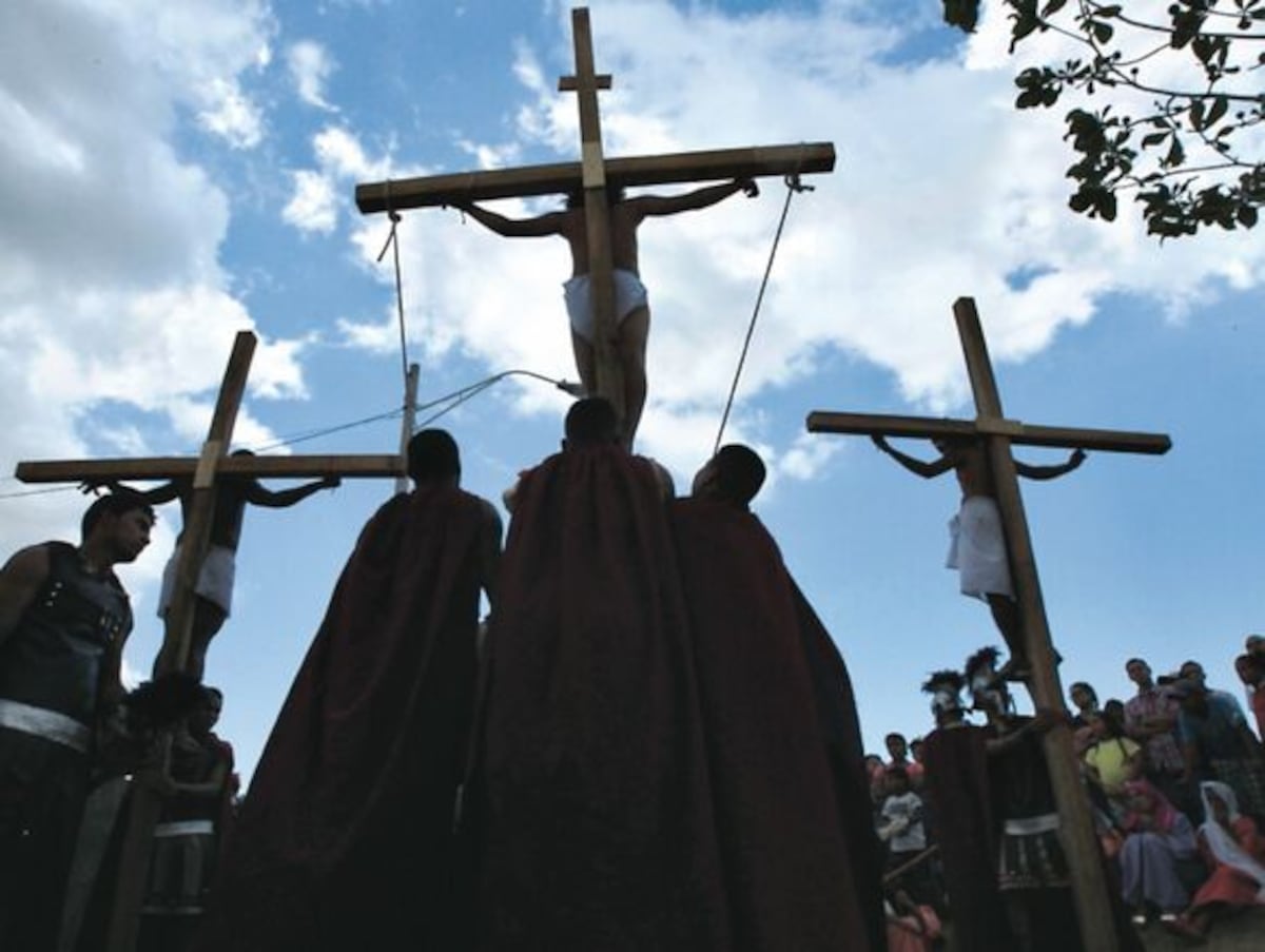 Miles de cristianos conmemoran Viernes Santo