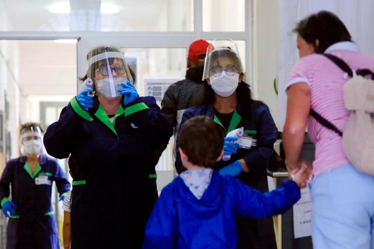 Italia detectó 13 mil casos de coronavirus entre el personal docente a días del regreso masivo a clases